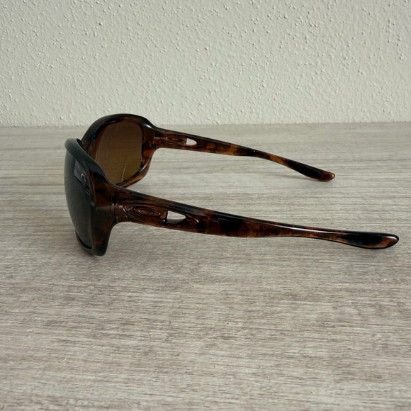 Oakley Urgency OO9158-14 Tortoise/Brown Frame Polarized W/ Case Women Sunglasses - Picture 4 of 16